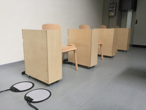 4vibes-Stühle als Sitzgruppe in einer Ausstellung (Bild: Dr. Maik Hester)