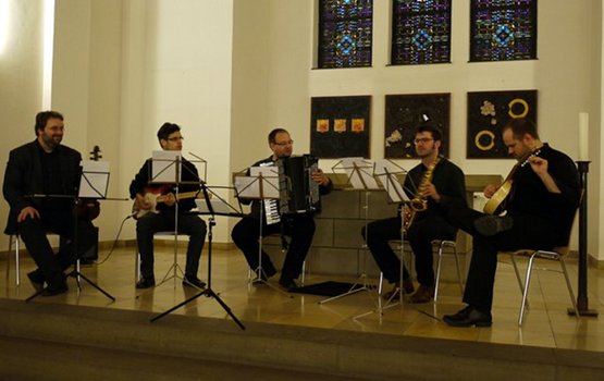 Das Ensemble für Neue Kammermusik an der Universität Dortmund bei den Bochumer Tagen für Neue Musik 2012 in der Melanchthonkirche Bochum (Bild: Gabriele Krettek)